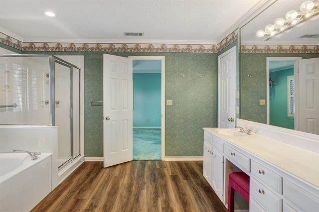 Building Photo - 11090 Lakeside Dr