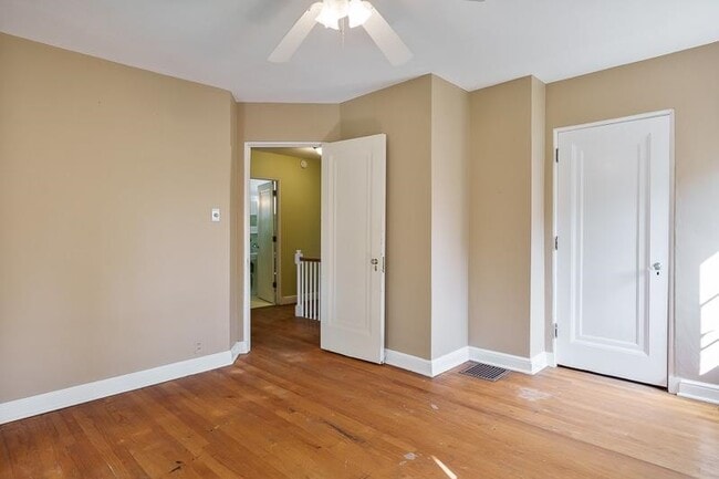 Building Photo - 618 S Harvey Ave