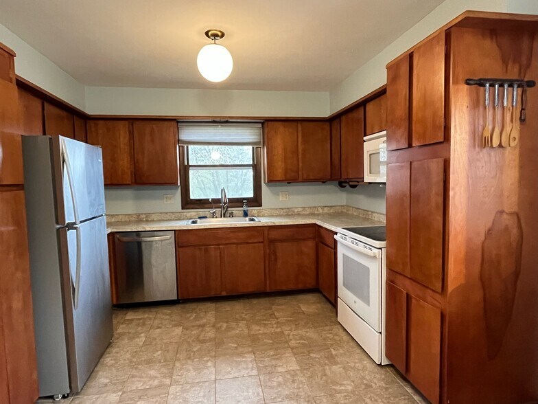Kitchen - 5727 E Freedom Ln