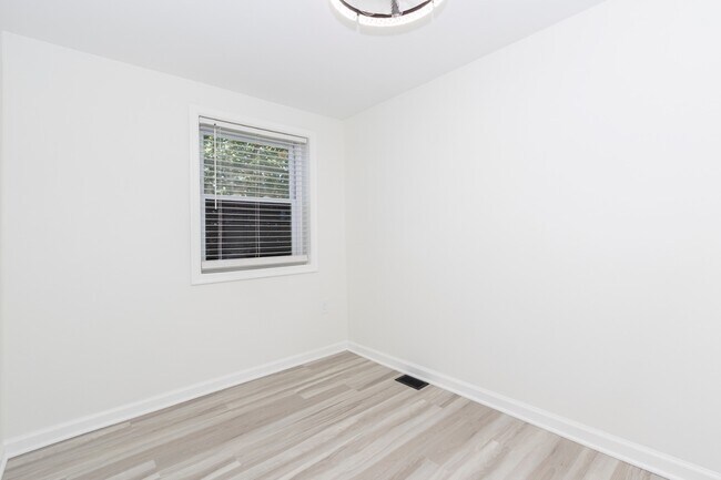 Building Photo - 2711 Oakford St