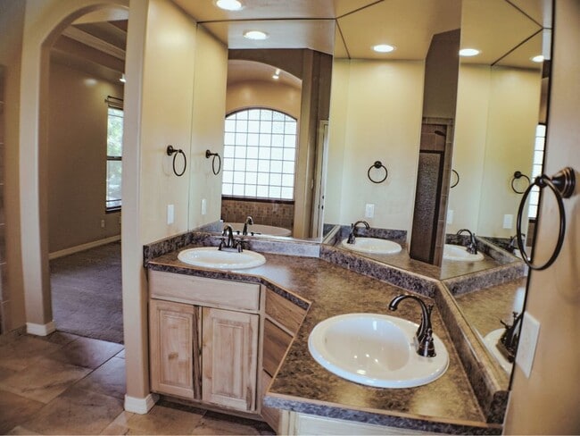 Building Photo - 303 Belden Ct