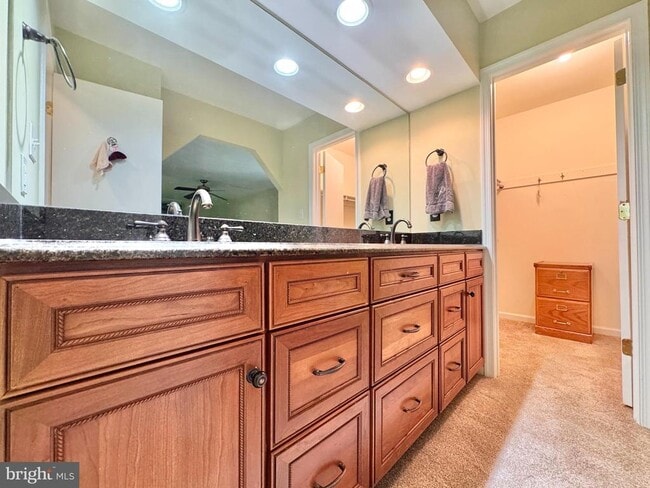 Building Photo - 2026 Admiral Dr