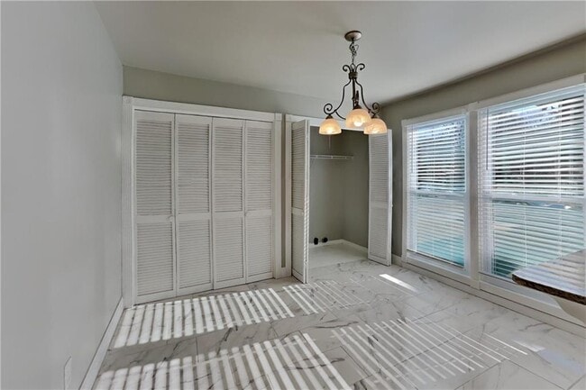 Building Photo - 2453 Lorrie Dr