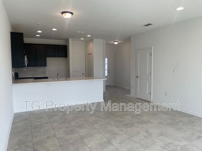Building Photo - 40 Pinebury Ln