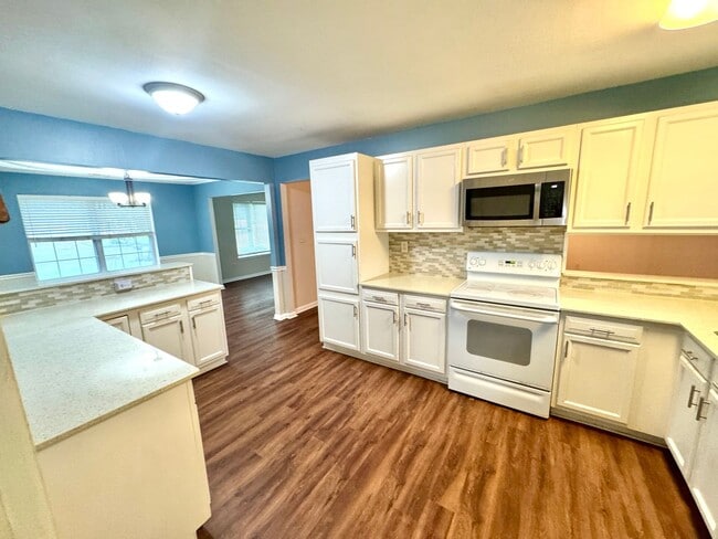 Building Photo - Modern Comfort & Convenience – 4BR/2.5BA i...