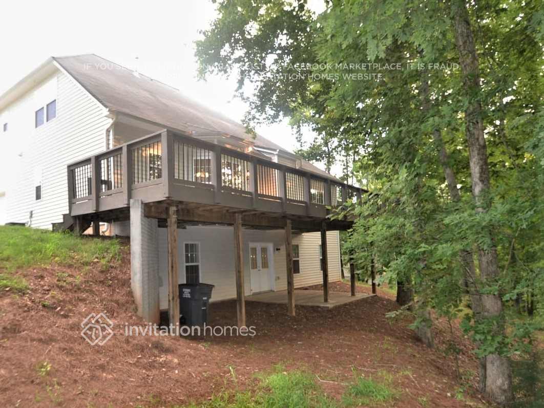 Building Photo - 200 Autumn Creek