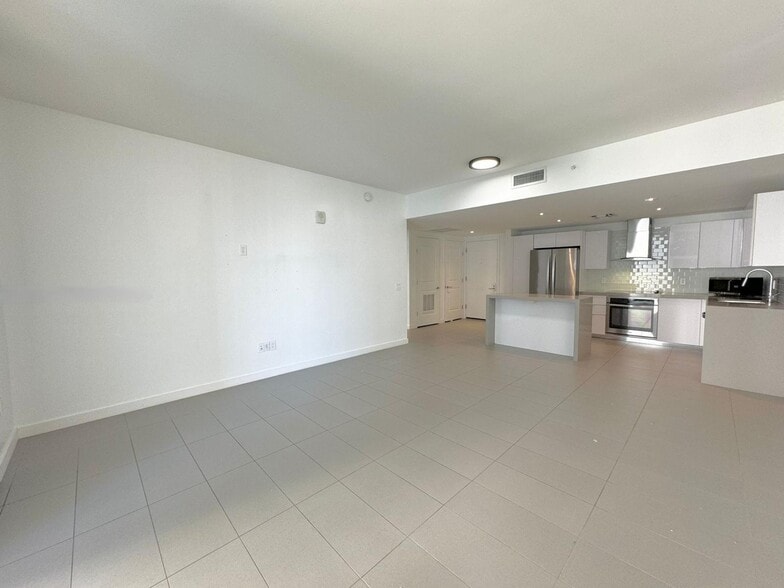 Building Photo - 1600 NE 1st Ave