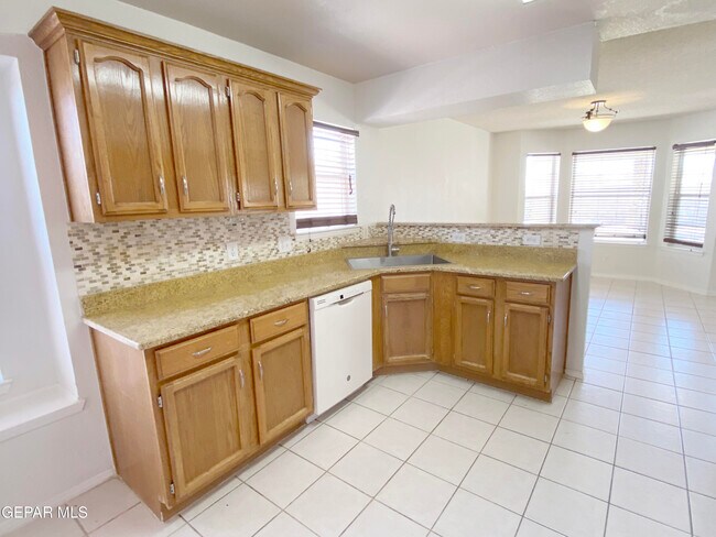 Building Photo - 4320 Loma Del Norte Dr