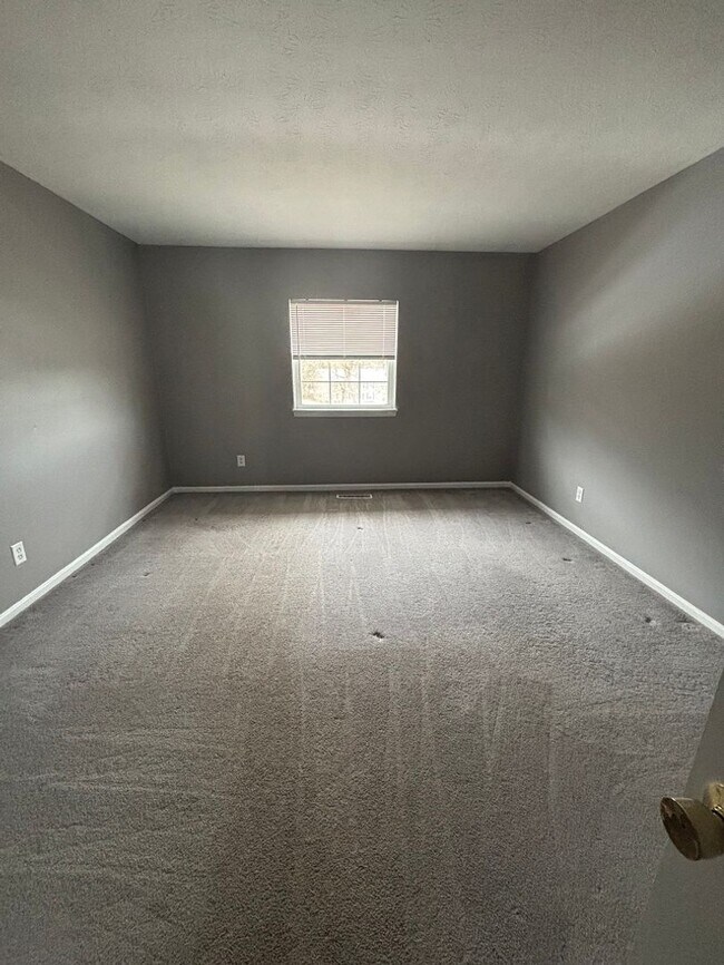 Building Photo - 6970 Carriage Hill Dr