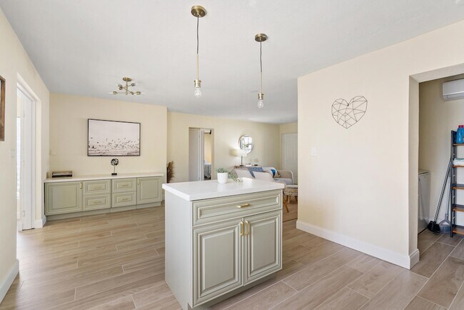 Building Photo - 20 NE 17th Ave