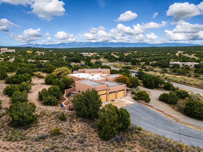 Building Photo - 61 Paseo Del Antilope