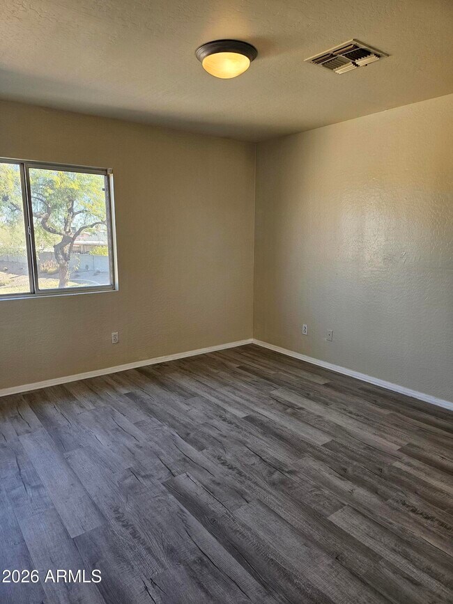 Building Photo - 11108 W Devonshire Ave