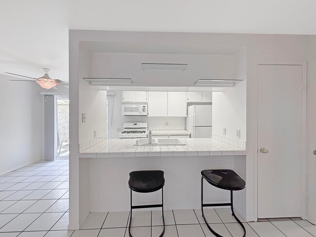 Building Photo - 63 Lakeview Cir