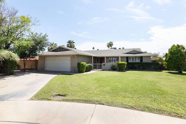 Building Photo - 2199 Sq Ft 4 bedroom 2 bath with Pool & Pool Table - Under Market Rate!