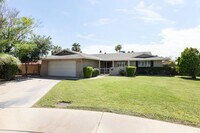 Building Photo - Tempe Beauty! 2199 Sq Ft 4 bedroom 2 bath ...