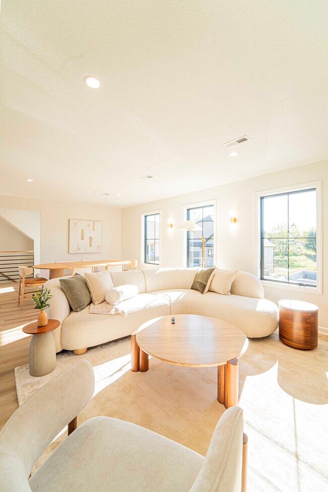 Building Photo - 14550 South Ave