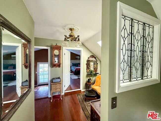 Building Photo - 370 Main St