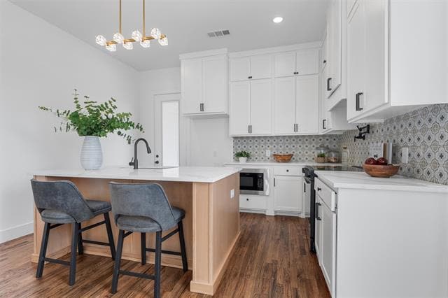 Building Photo - 700 Park Dr