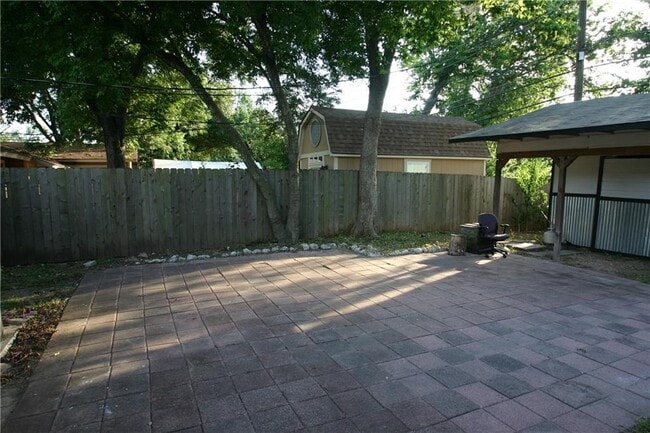 Building Photo - 6702 Isabelle Dr