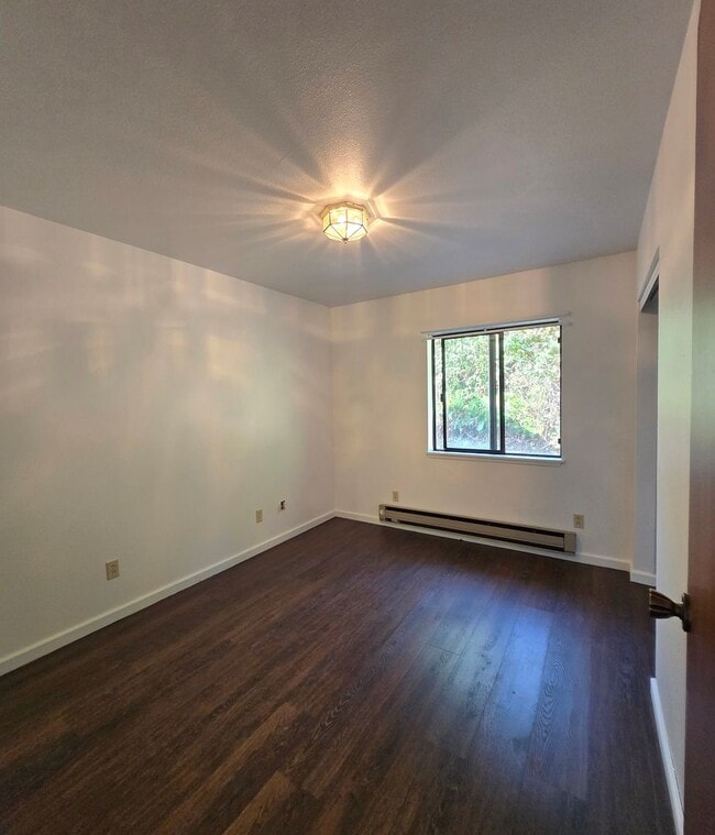 Building Photo - 111 Finch Ln