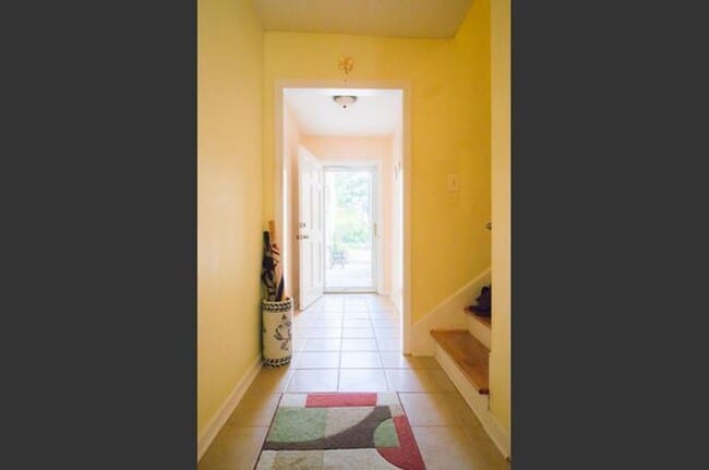 Building Photo - Convenient 3-Bed, 2.5-Bath James Island Co...