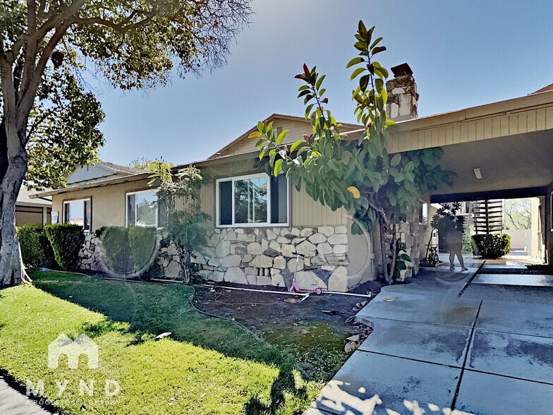 Building Photo - 870 Burbank Dr