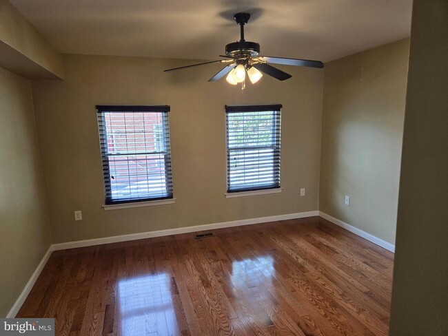 Building Photo - 33 S Ann St