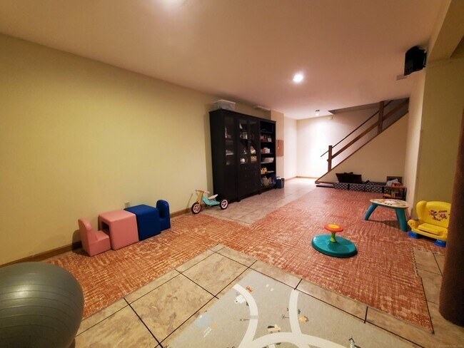 Building Photo - 360 Stevenson Rd