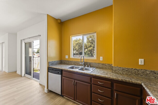 Building Photo - 12375 Osborne Pl