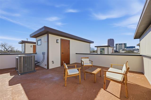 Building Photo - 4635 Manett St