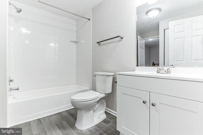 Building Photo - 304 Barksdale Pl