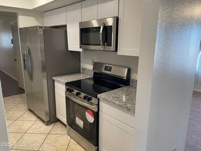 Building Photo - 10014 N 44th Dr