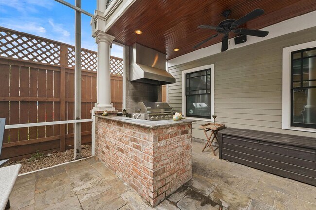 Building Photo - Refined Elegance Meets Modern Innovation i...