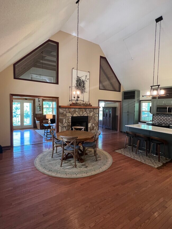 Building Photo - 571 Big Sky Rd