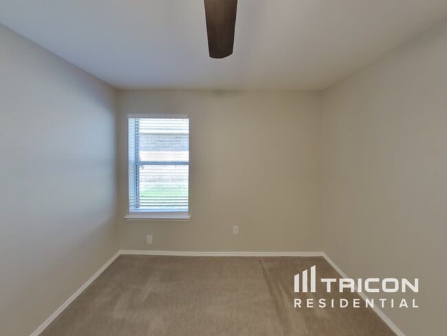 Building Photo - 745 Buffalo Springs Dr