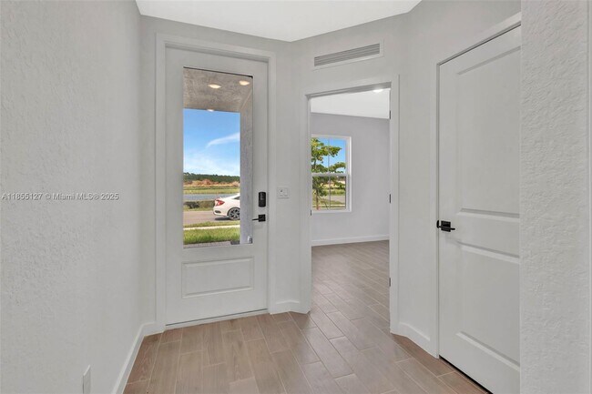 Building Photo - 301 Silver Sands Ln