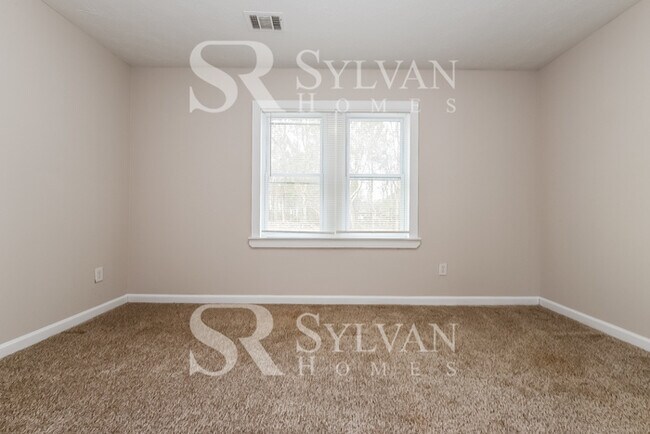Building Photo - 2053 Oak Terrace Dr SE