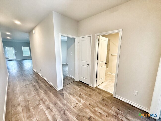 Building Photo - 380 Arbor Hills