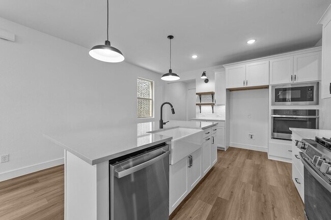 Building Photo - 722 Sunflower Trl