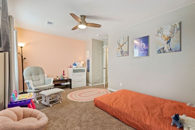 Building Photo - 4 Bedroom Overlooking Orchard in Windsor