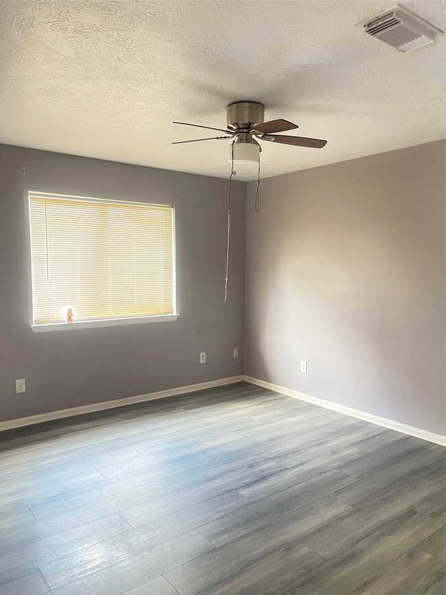 Building Photo - 6406 Bayou Crest Dr