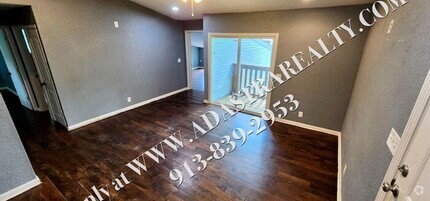 Building Photo - Nice Updated 2 Bed, 1 Bath in KCK-Coming S...