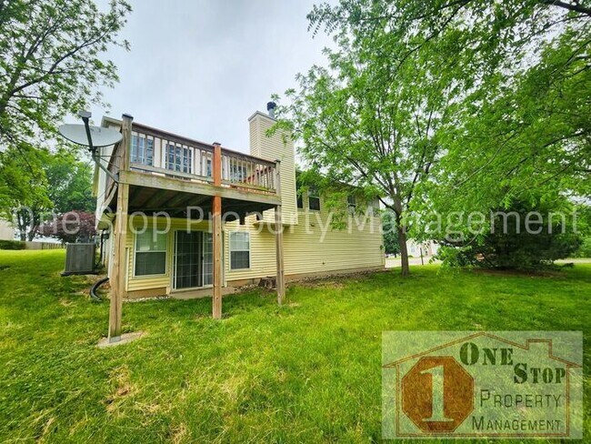 Building Photo - 3 Bedroom, 2 Full Bathrooms and oversized ...