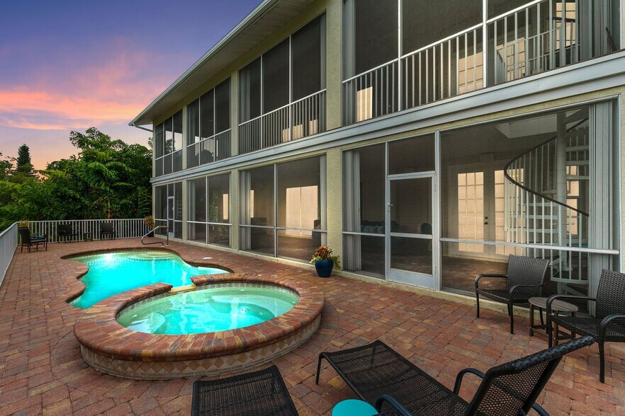 Building Photo - 1927 Sheffield Ave