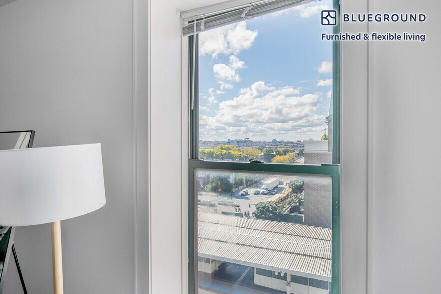 Building Photo - 30 E Roosevelt Rd