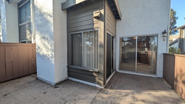 Building Photo - Townhome in Scripps Ranch - Available in July