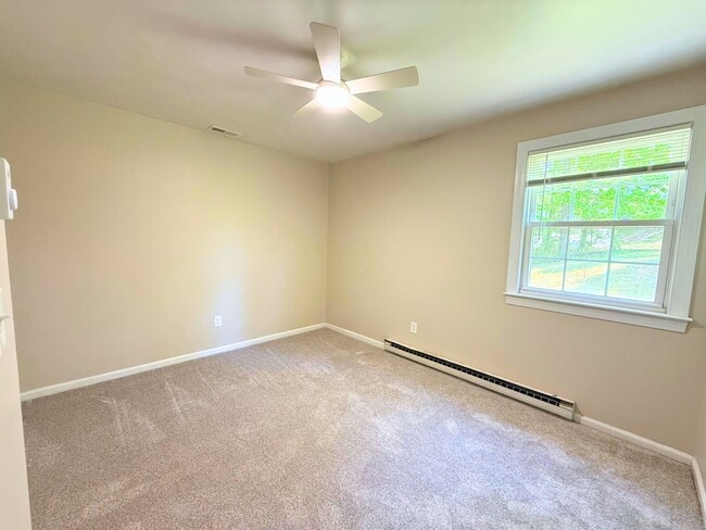 Building Photo - 37 Carriage Dr