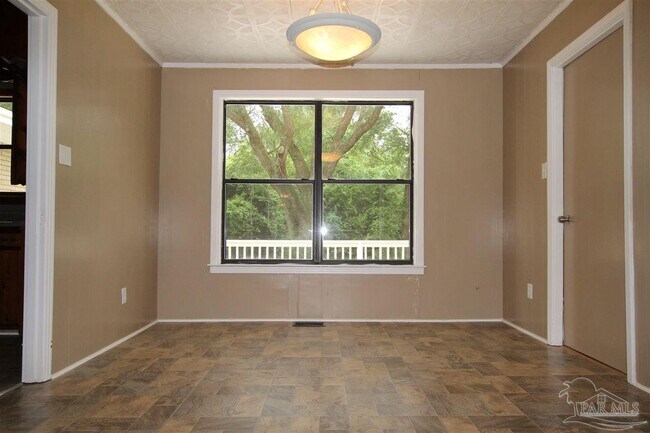 Building Photo - 4639 Santa Rosa Dr
