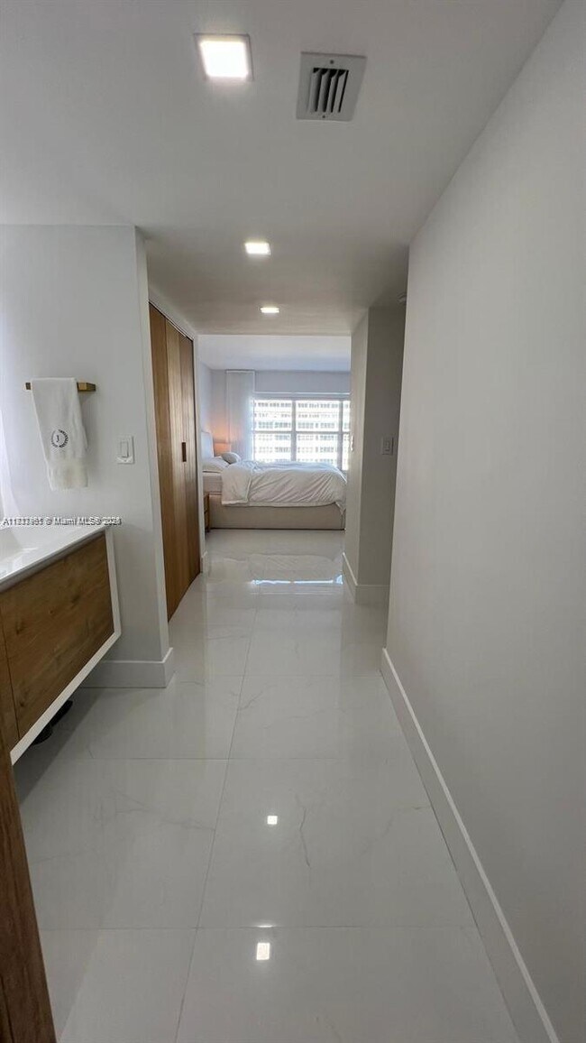 Building Photo - 3900 Galt Ocean Dr