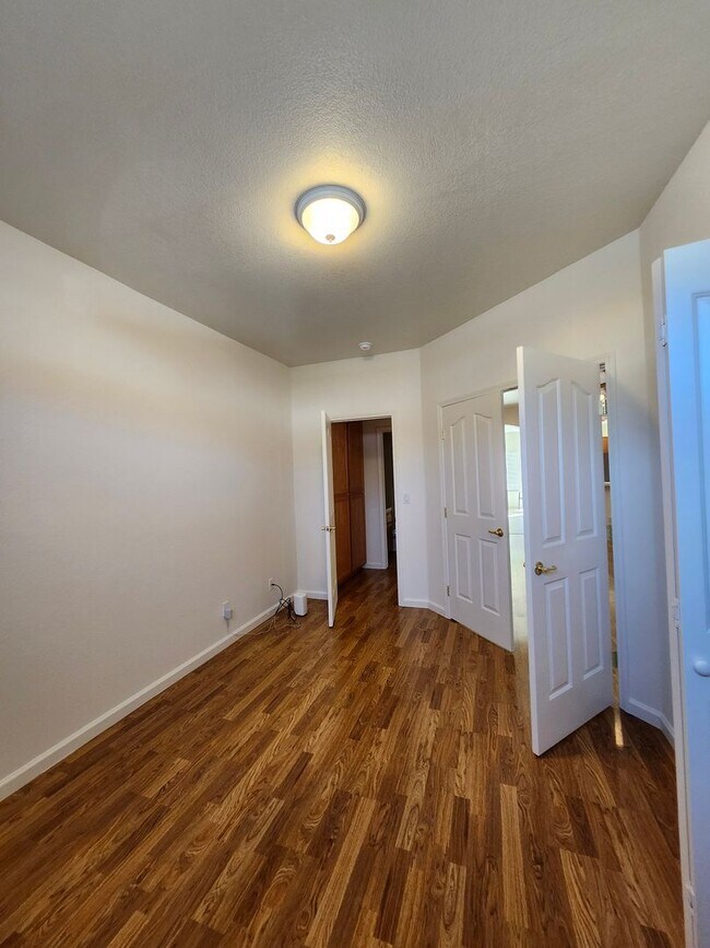 Building Photo - Beautiful Yuba City home located in a cul-de-sac